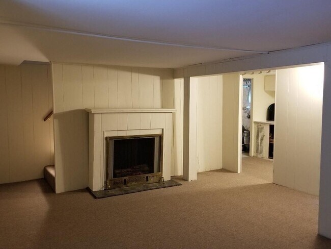 Building Photo - 36 Bonad Rd