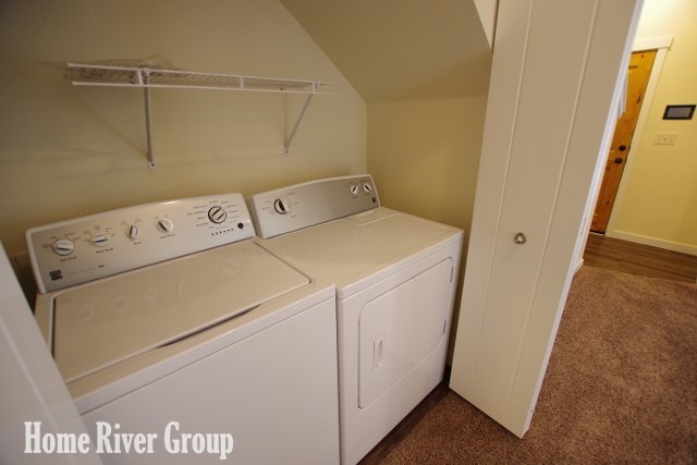 Building Photo - Beautiful 3 bed Townhome! Move In Ready!