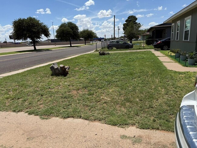 Building Photo - 319 E 29th St