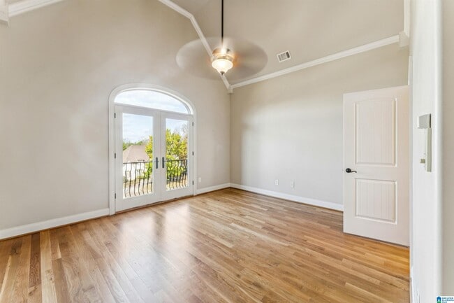 Building Photo - 2005 Lake Heather Dr