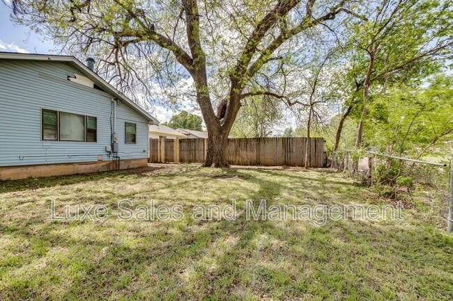 Building Photo - 1005 SW 63rd St