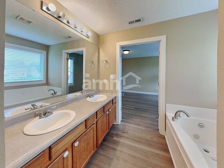 Building Photo - 5896 Monticello Square Ln