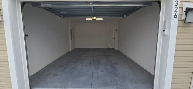 Building Photo - Brand New Moonstone Patio Villa – Walk to ...