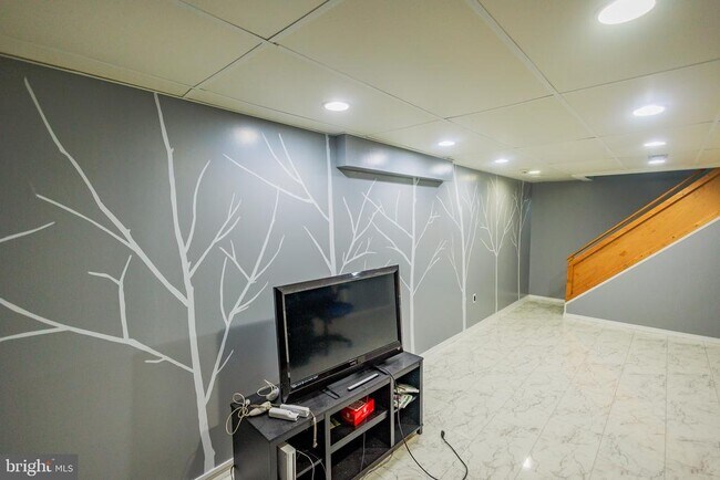 Building Photo - 300 MacClelland Ave