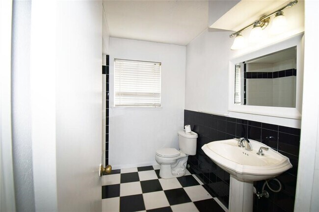 Building Photo - 1806 Cedarwood Ct