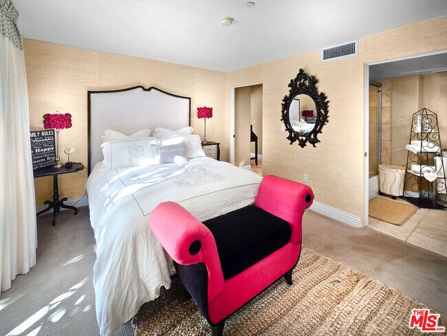 Building Photo - 10795 Wilshire Blvd