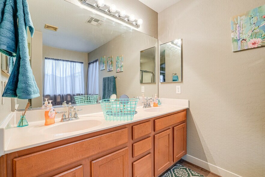 Building Photo - 2125 W Goldmine Mountain Dr