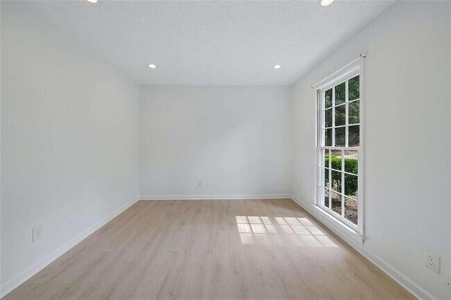 Building Photo - 5132 Willow Point Pkwy