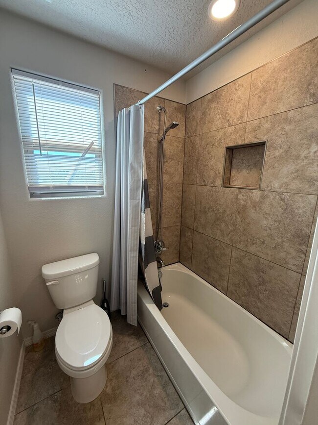 Building Photo - 966 Verdinal Ln