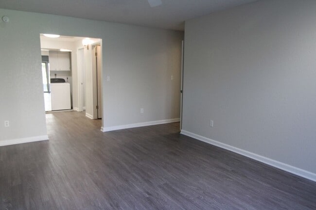 Building Photo - Remodeled Redding Condo!