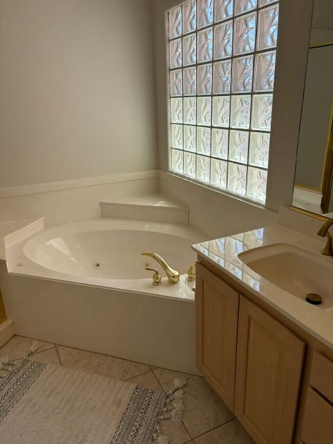 Building Photo - Furnished Home in Sante Fe Vistas- Short T...