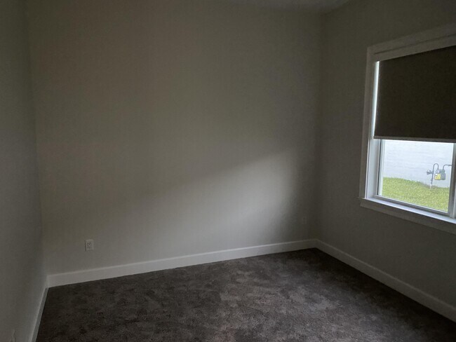 Building Photo - 4685 Estates Cir