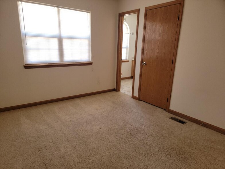 Building Photo - 7367 Carlin Grv