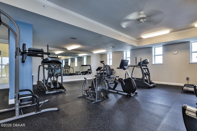 Building Photo - 2801 S Ridgewood Ave