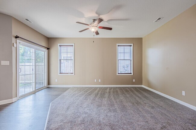 Building Photo - Townhome For Rent!