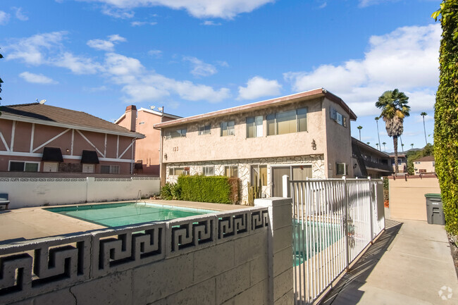 Building Photo - Acacia Courtyard