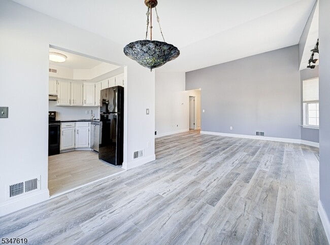 Building Photo - 7 Dunbar Ct