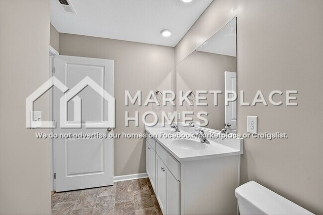 Building Photo - 559 Cliff St