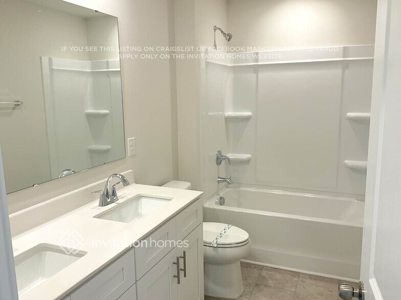 Building Photo - 814 Olde England Dr