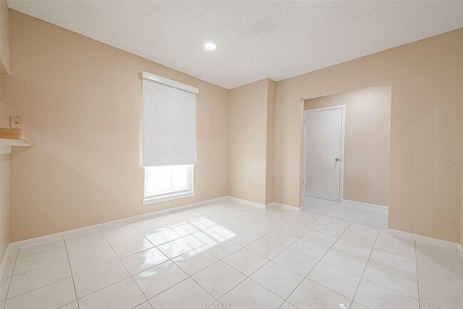Building Photo - 3231 E Heatherock Cir