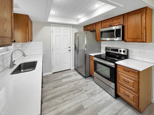 Building Photo - 7053-7055 W Ustick Rd