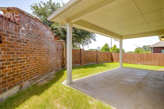 Building Photo - 3801 Weatherstone Dr