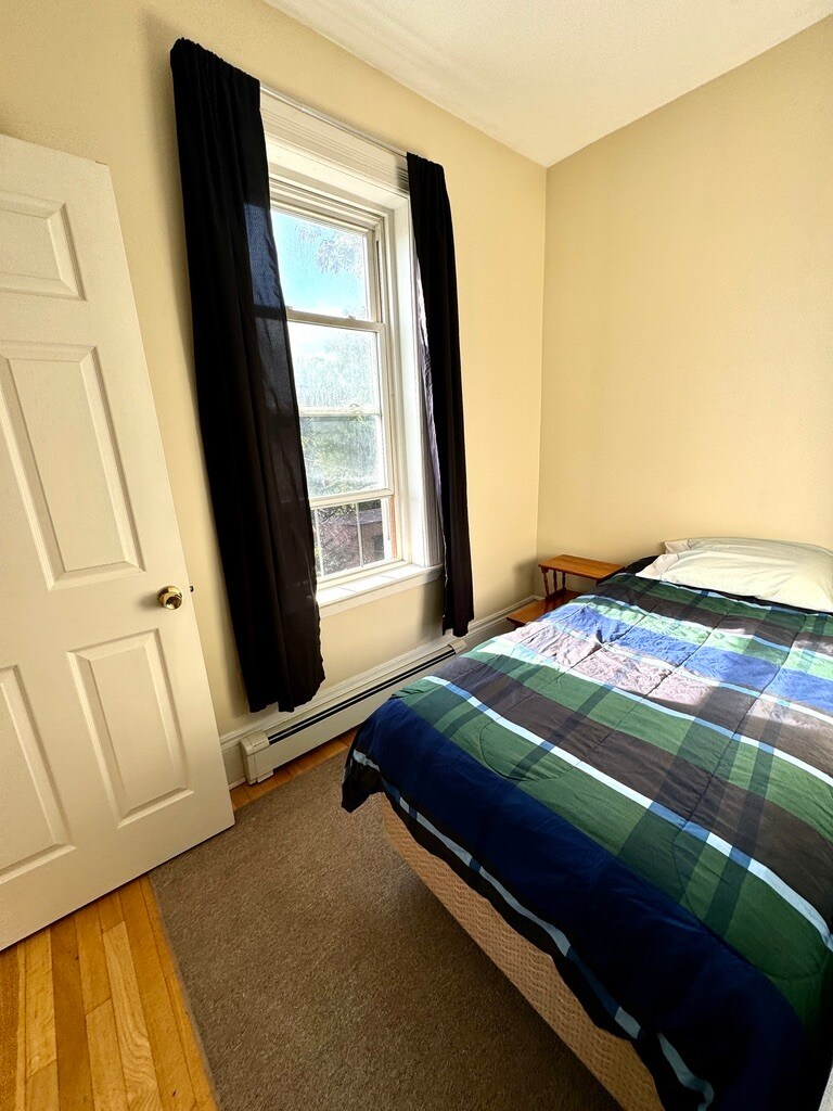 Bedroom in bedroom suite - 262 10th St