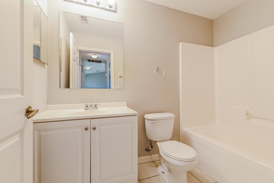 Building Photo - 5141 Leonard Blvd S