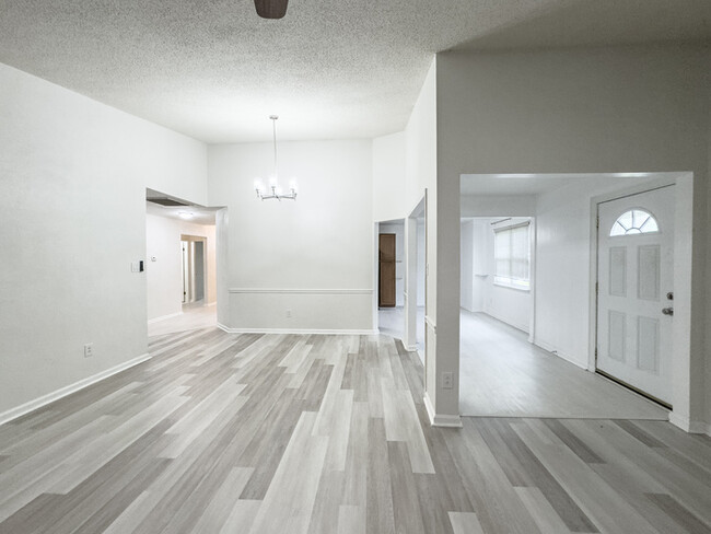 Building Photo - LOVELY STRAWBRIDGE HOME FOR RENT!!!