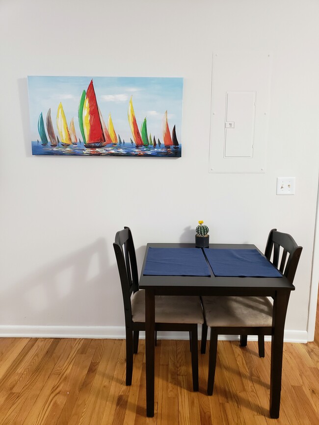 Dining area - 1509 E High St