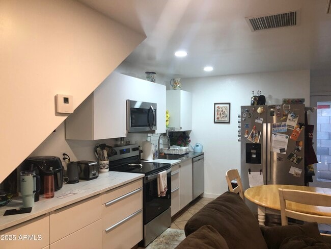 Building Photo - 2019 S Granada Dr