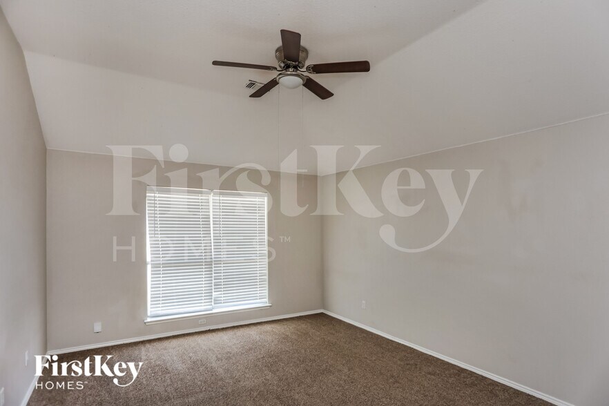 Building Photo - 635 St Eric Dr