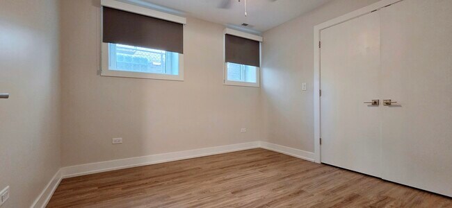 Building Photo - 2230 W Wilson Ave