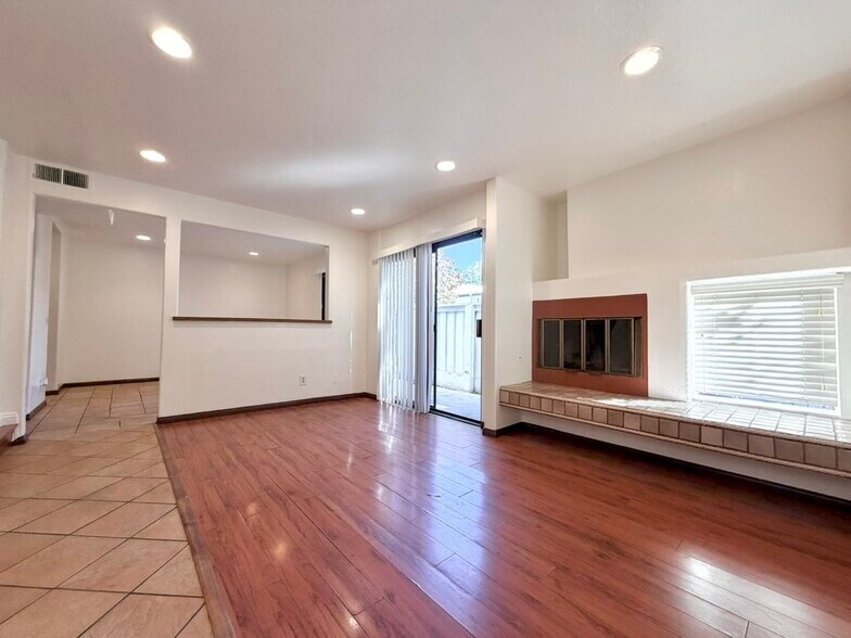 Building Photo - 13825 Beaver St