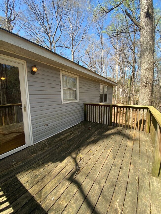Building Photo - OCONEE COUNTY - Cute 2 bedroom 1.5 bath ho...