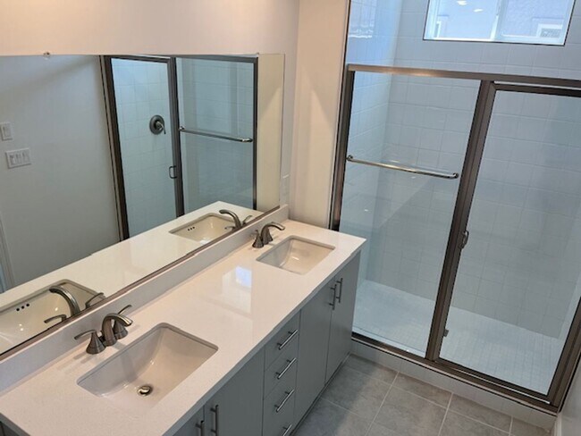 Building Photo - 2 Bedroom 2 Full Bath Condo with Stunning Views and Energy Savings