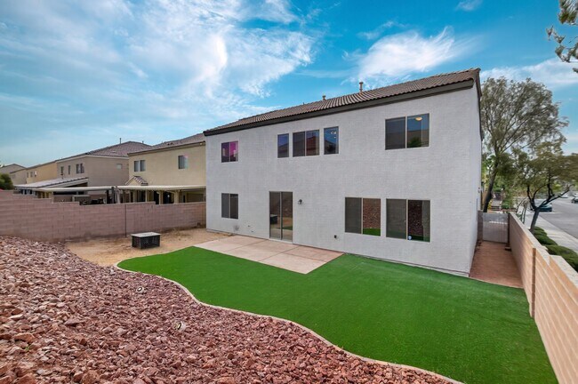 Building Photo - CORNER LOT 4-BEDROOM HOME + LOFT  WITH 3.5 BATHS AND 3-CAR GARAGE!