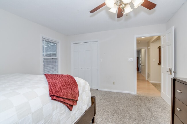 Building Photo - 2415 Apricot Ln