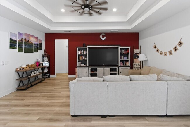 Building Photo - 159 Blooming Cv