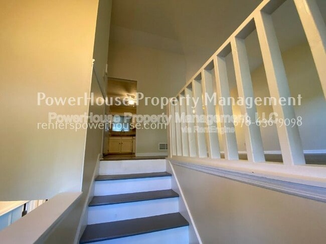 Building Photo - 10260 Piney Ridge Walk