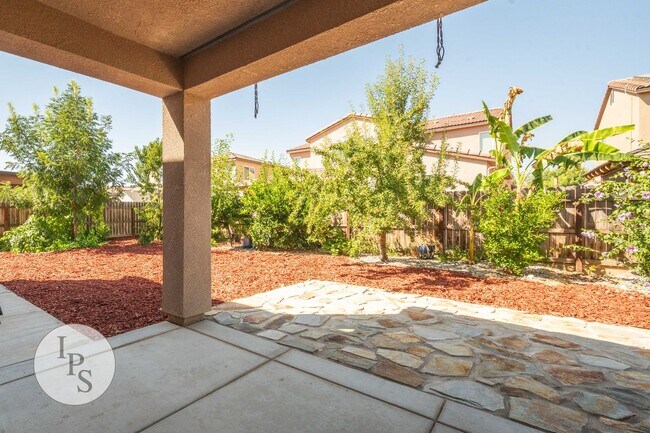 Building Photo - Clovis Eastside Home, 4BR/3BA, Built 2017 - Lots of Amenities!