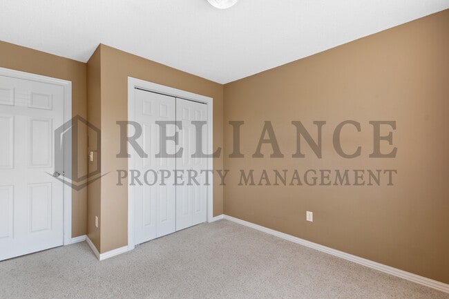 Building Photo - 5911 Hartford Dr