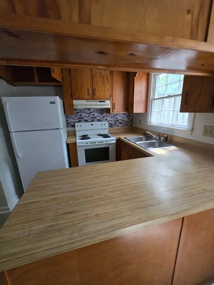 Primary Photo - 118 Lakewood Dr