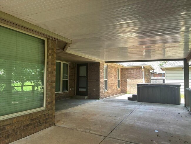 Building Photo - 9908 Thompson Ave