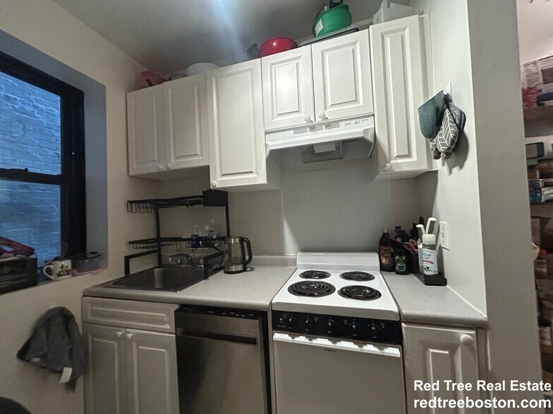 Apt 1E - 822 Beacon St