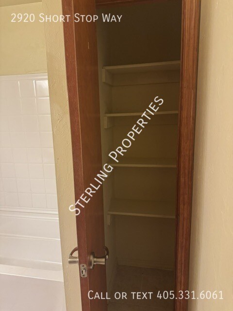 Building Photo - 2920 Short Stop Way