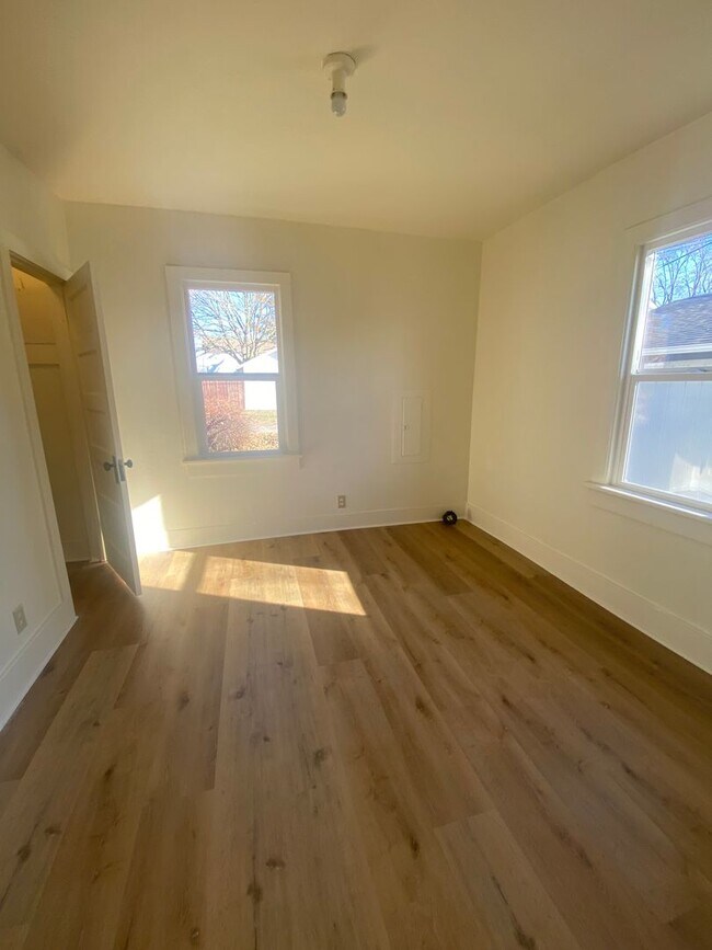 Building Photo - 588 Oak St