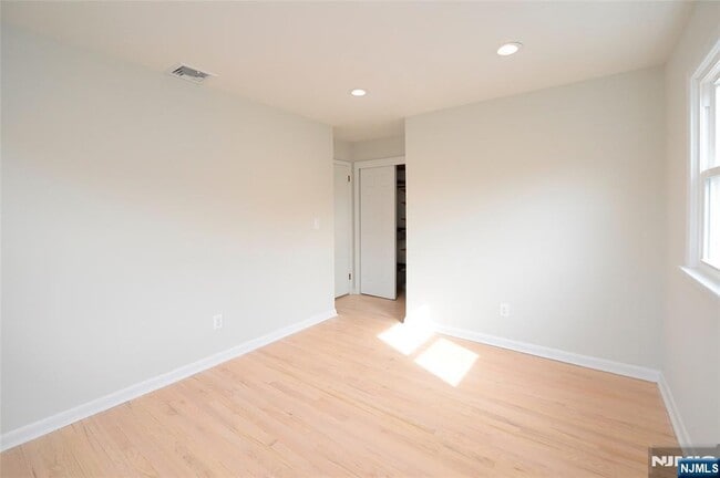 Building Photo - 43 Spruce Ave