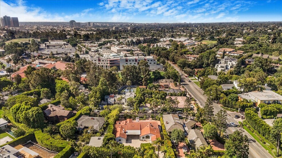 Building Photo - 114 S Layton Dr
