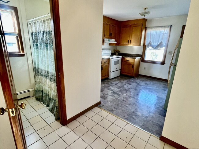 Building Photo - 650 S Pine Creek Rd